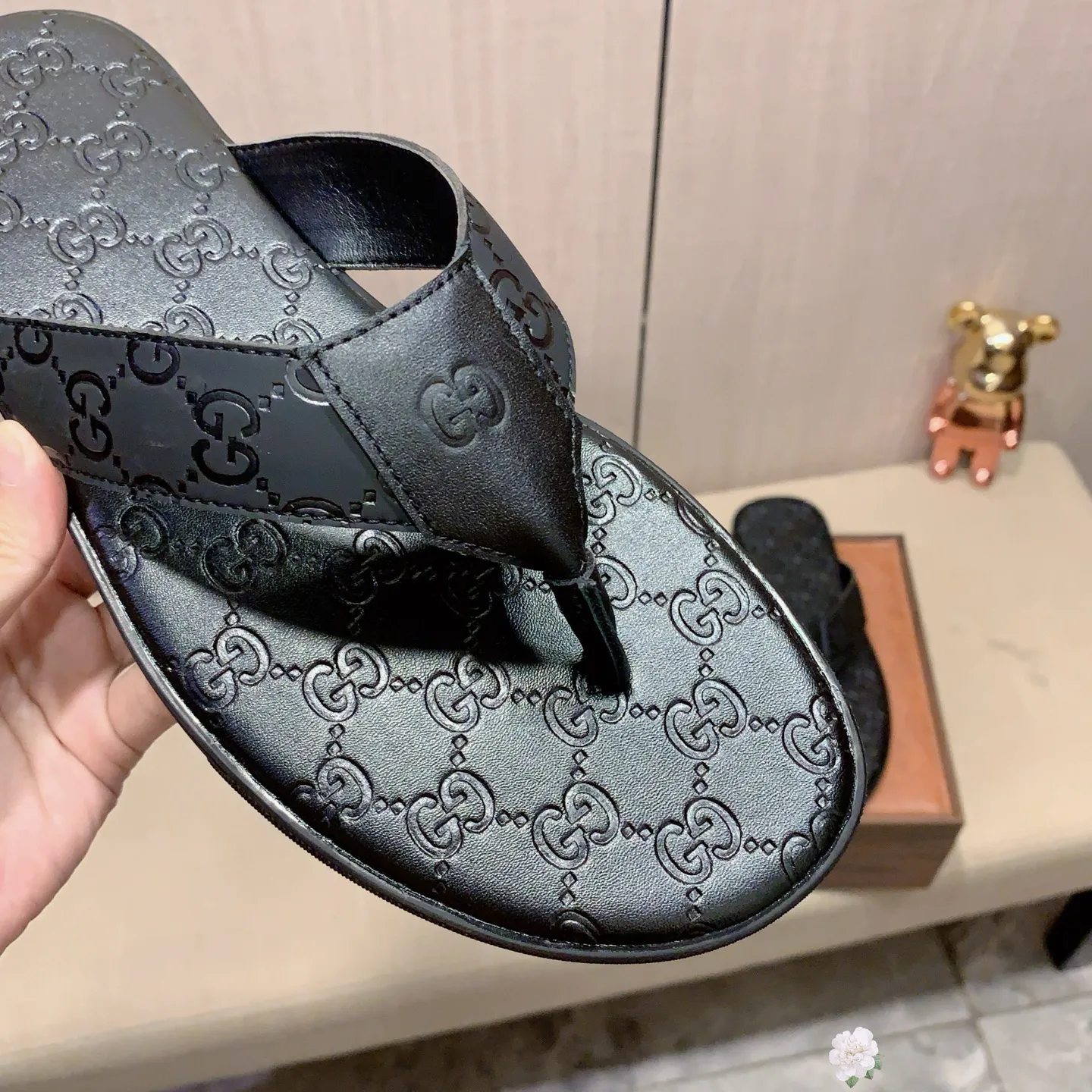 Slippers: New model: Factory price: 260💰💰🎩🎩🔥🔥《 Gucci* 》Series of slippers top purchasing agent🔍🔍Sold at the same time for men, original Italian imported webbing made of selected cowhide, exquisite workmanship,), sole: (super comfortable) original factory special sole, ⚠️exclusive double-layer movable molded sole super comfortable⚠️, real shot🎬the real thing is more beautiful🔍🔍266 regular code 38-44, can be ordered 45.